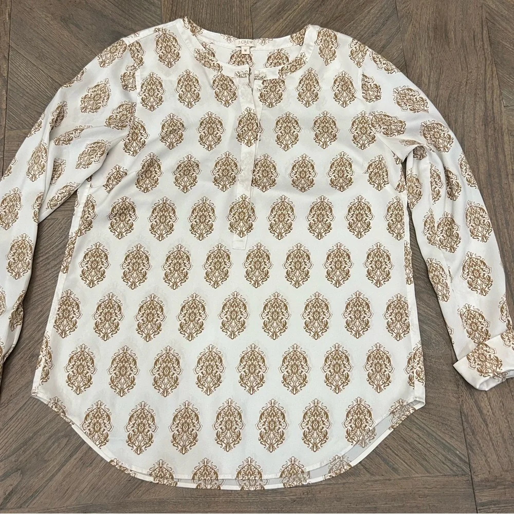 Elegant White and Gold Patterned Women's Top - Picture 6 of 12